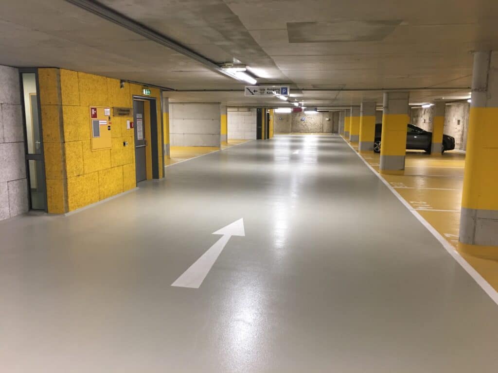 Innenansicht des Parkhaus Zentrum Klostergasse 8, Ebene gelb